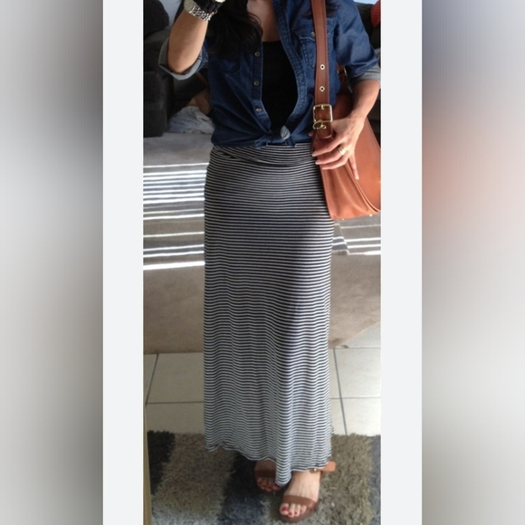 SKIRTS, SKIRTS, SKIRTS! - Picture 4 of 6